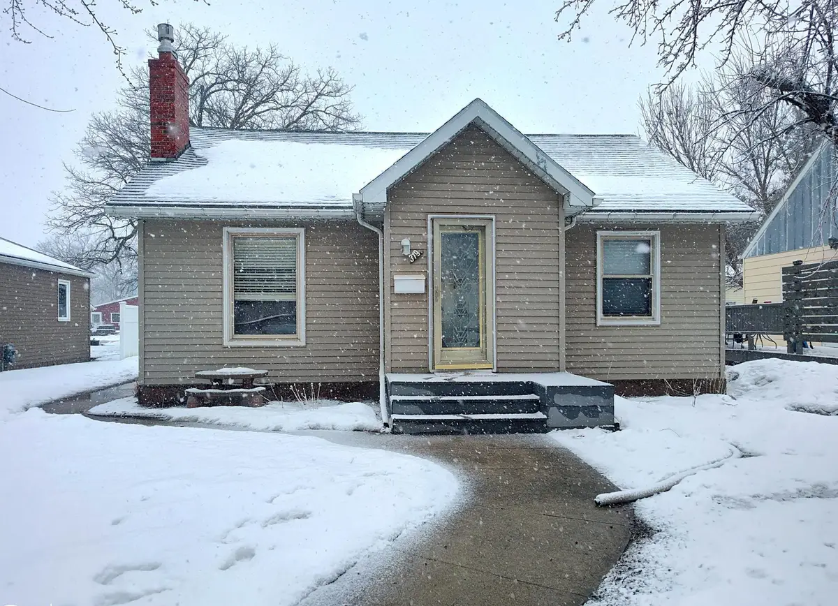 319 Crocker Avenue N, Thief River Falls, MN 56701 - #1