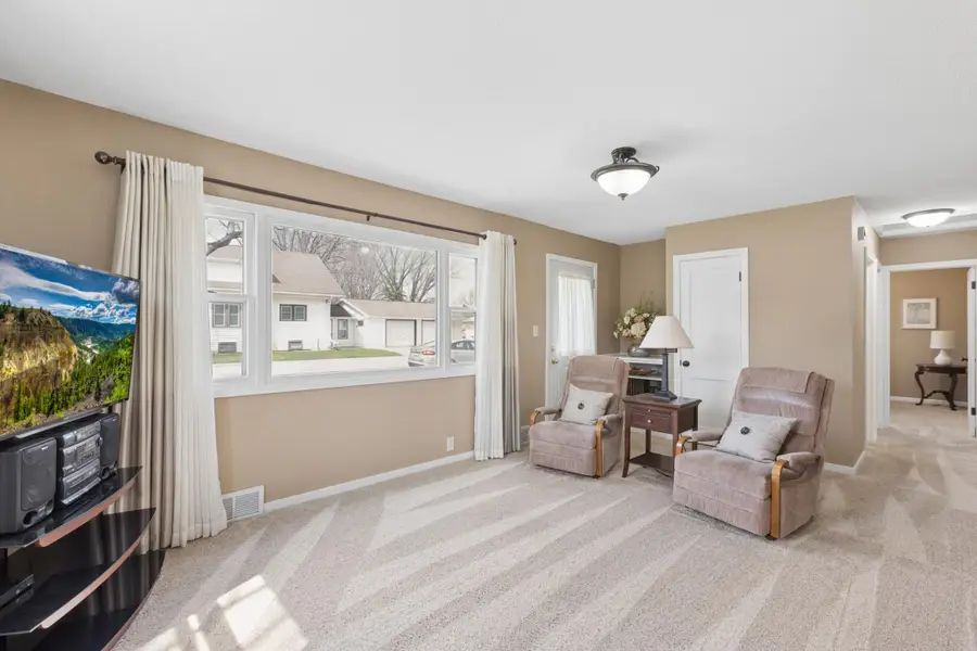 705 Ash Street Ne, Hutchinson, MN 55350 - #3