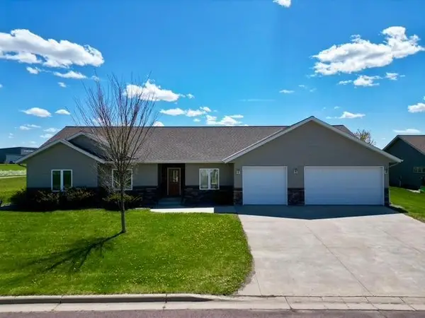 906 Sunrise Boulevard, Redwood Falls, MN 56283