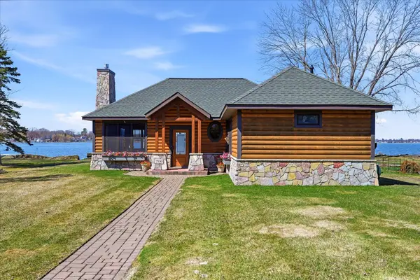7530 N Shore Circle N, Forest Lake, MN 55025