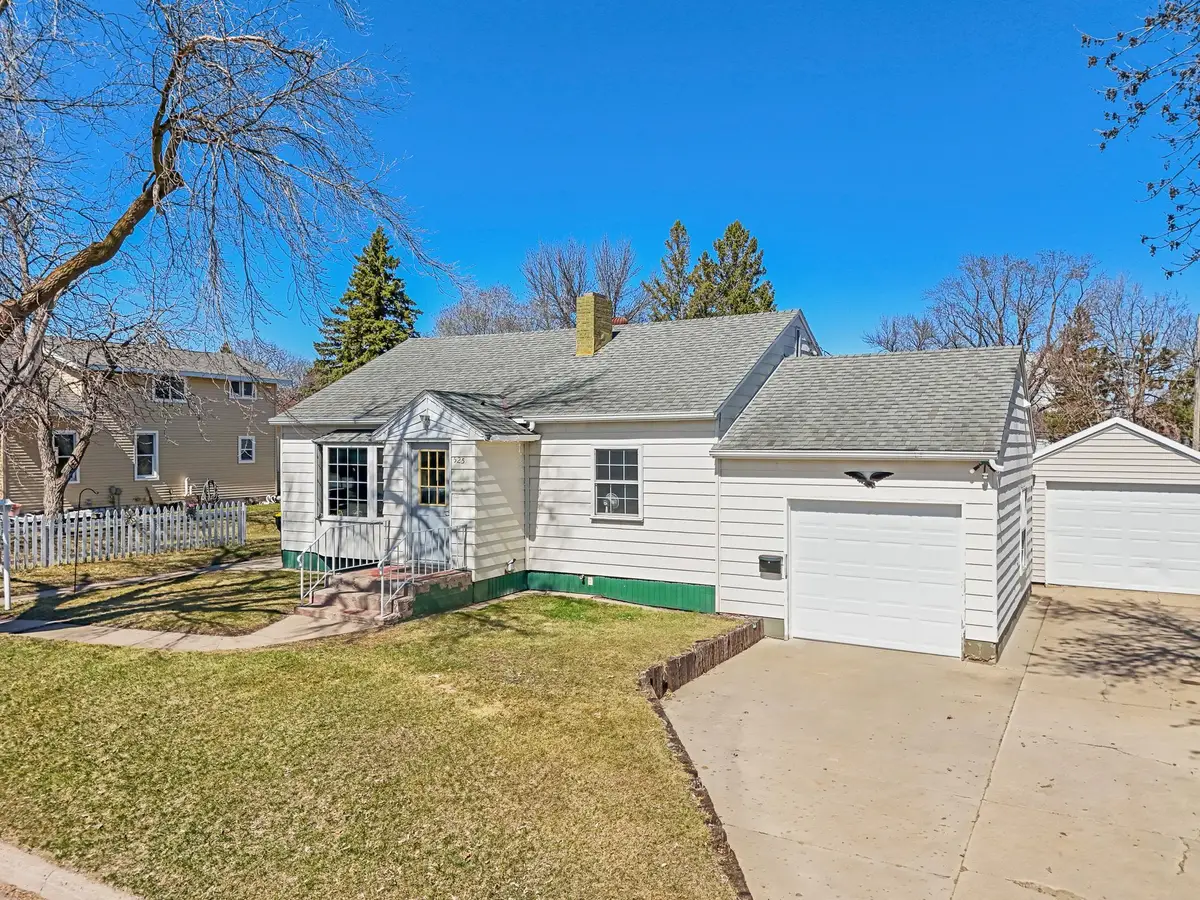 525 3rd St Se, Perham, MN 56573 - #1