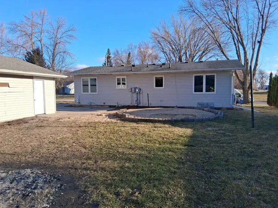 803 11 1/2 Avenue Se, Willmar, MN 56201 - #2