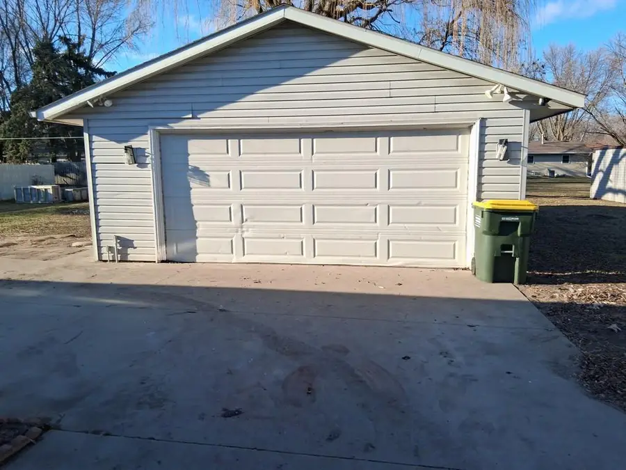 803 11 1/2 Avenue Se, Willmar, MN 56201 - #3