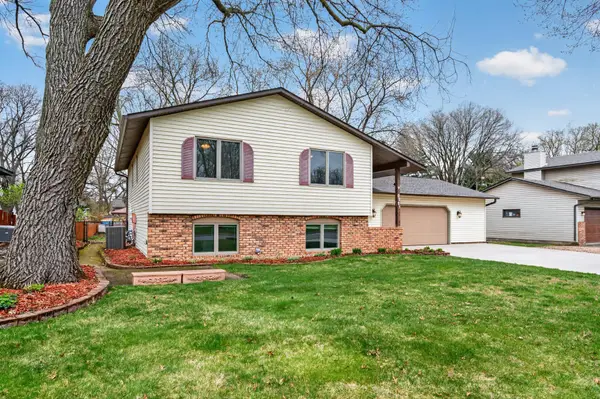 8381 Knollwood Drive, Mounds View, MN 55112
