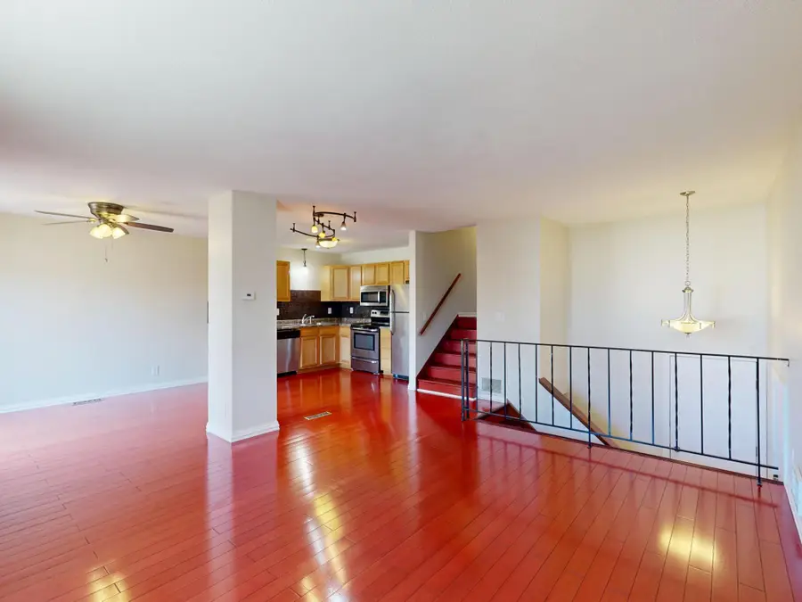2477 Woodbridge Street, Roseville, MN 55113 - #2