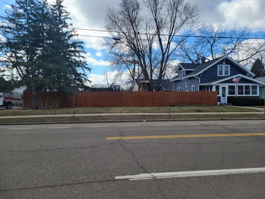 2040 Stillwater Avenue E, Saint Paul, MN 55119 - #3