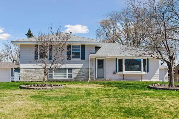 9207 Washington Street Ne, Blaine, MN 55434