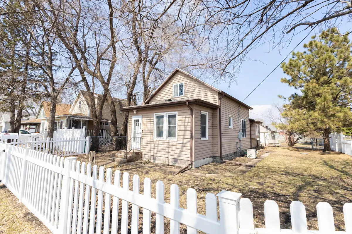 1422 2nd Avenue N, Moorhead, MN 56560 - #1