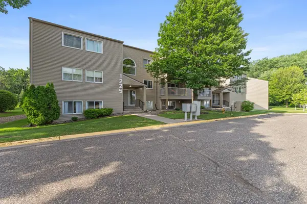 1225 Ferndale Street N #B9, Maplewood, MN 55119