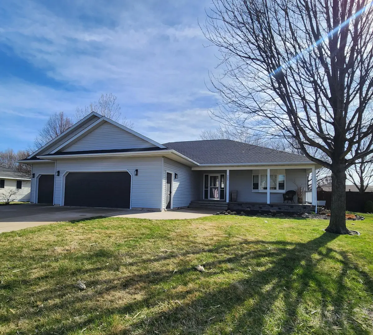 905 4th Avenue Se, Pipestone, MN 56164 - #1
