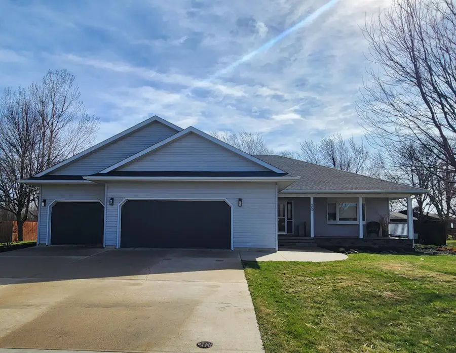 905 4th Avenue Se, Pipestone, MN 56164 - #2