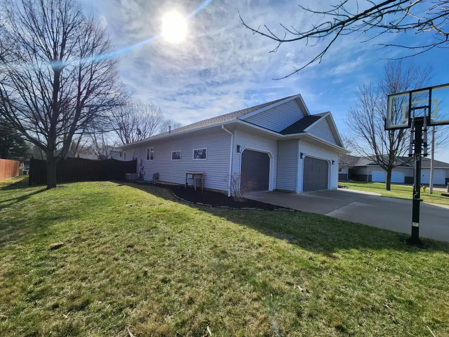 905 4th Avenue Se, Pipestone, MN 56164 - #3