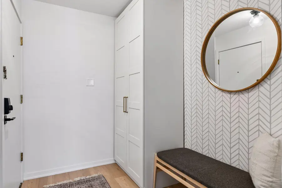 215 Barry Avenue S #202, Wayzata, MN 55391 - #3