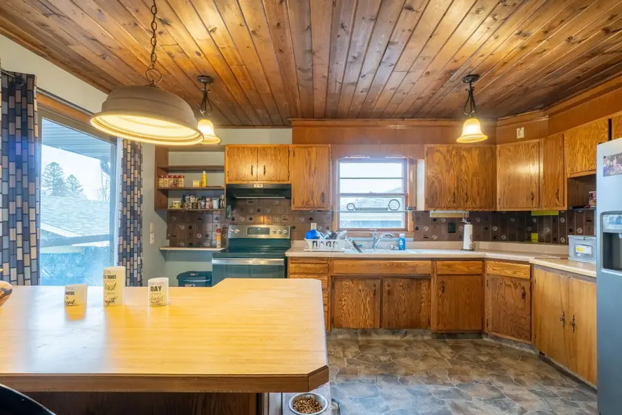 430 8th Avenue Nw, Valley City, ND 58072 - #3
