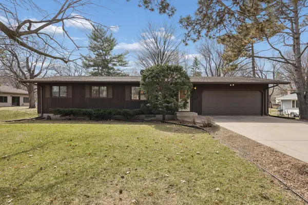 2740 Sherwood Road, Mounds View, MN 55112