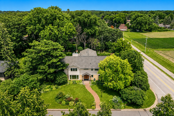 14 Mid Oaks Road, Roseville, MN 55113