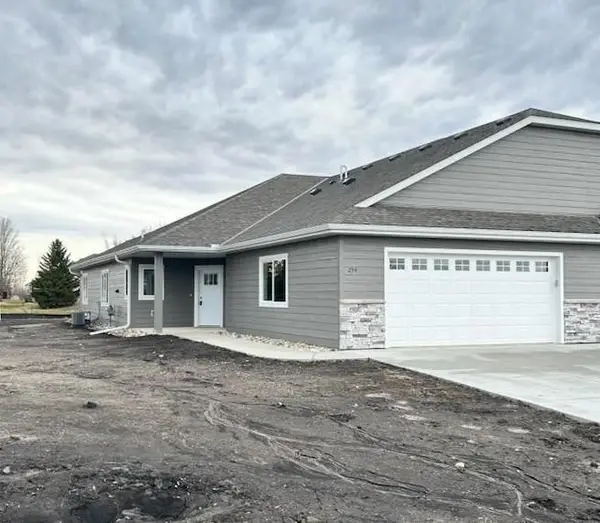 274 Eau Claire Avenue Se, Hutchinson, MN 55350