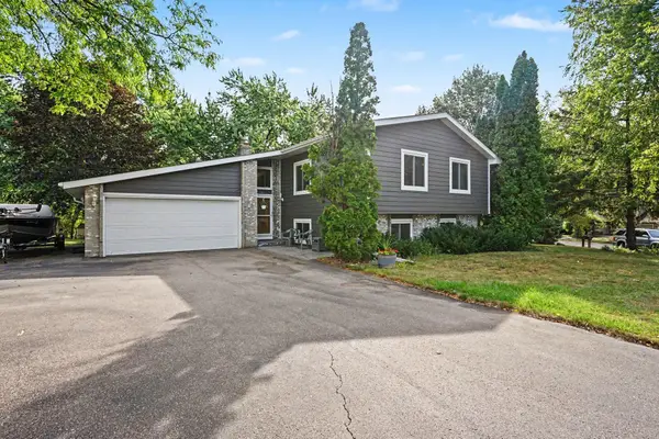 12405 Villaburne Drive, Burnsville, MN 55337