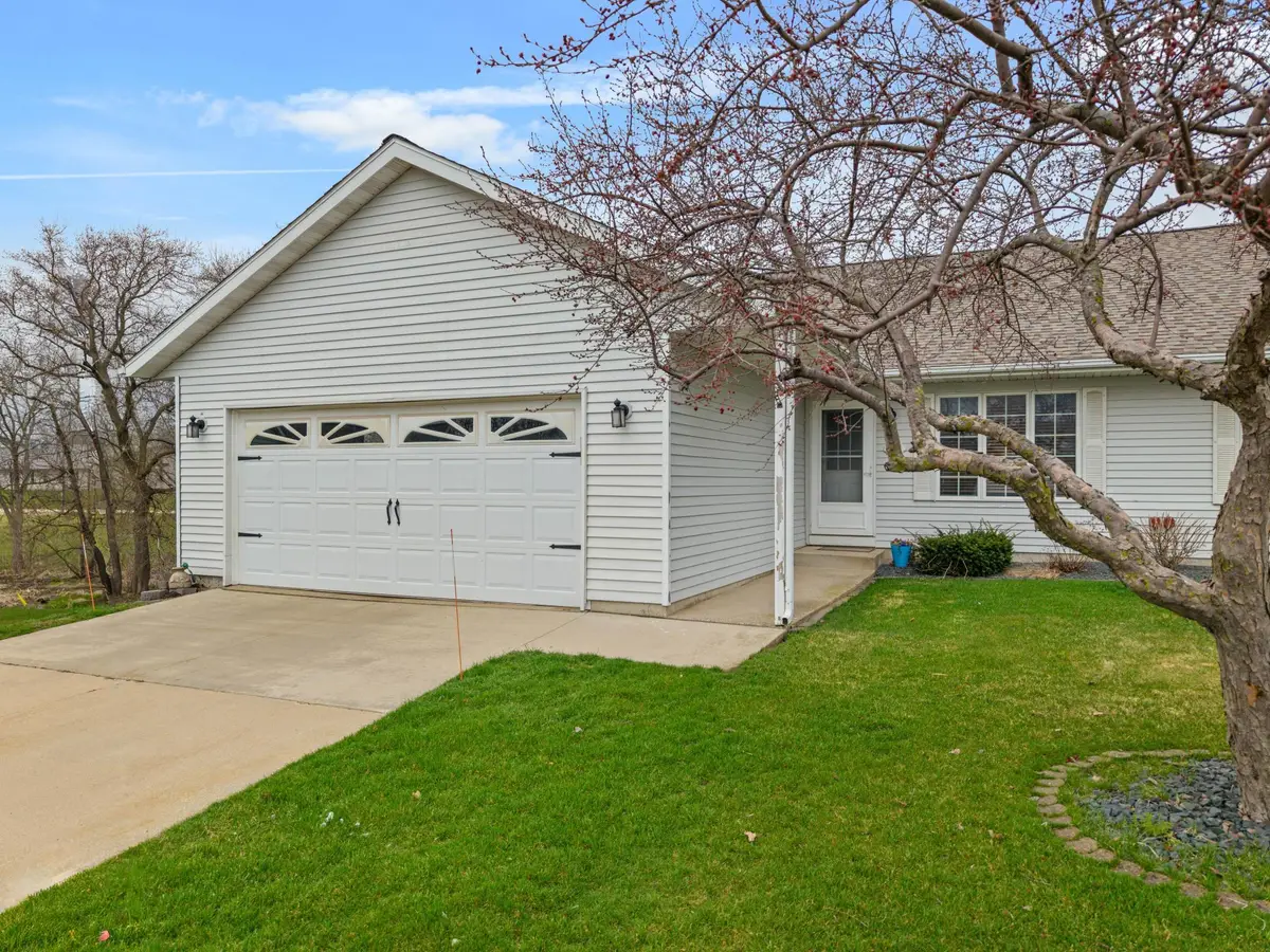 160 Orchard Manor Drive Se, Plainview, MN 55964 - #1
