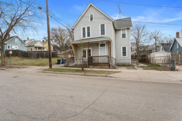 792 Duluth Street, Saint Paul, MN 55106
