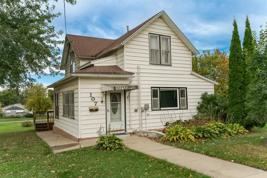 107 4th Avenue Ne, Dodge Center, MN 55927 - #2