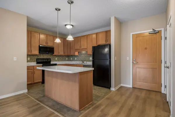 619 8th Street Se #211, Minneapolis, MN 55414