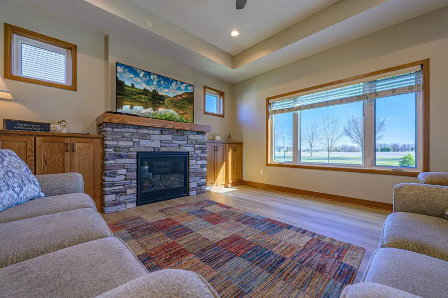 166 Eau Claire Avenue Se, Hutchinson, MN 55350 - #2