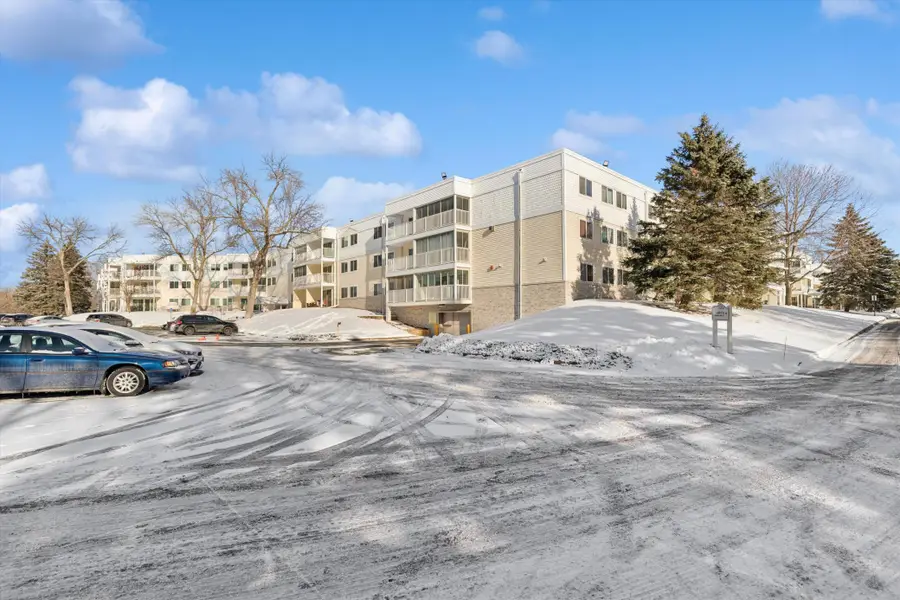 130 Demont Avenue E #142, Little Canada, MN 55117 - #2
