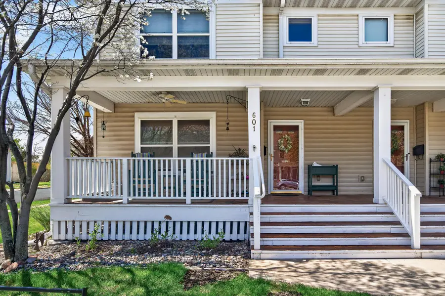 601 1st Avenue Nw, Osseo, MN 55369 - #2