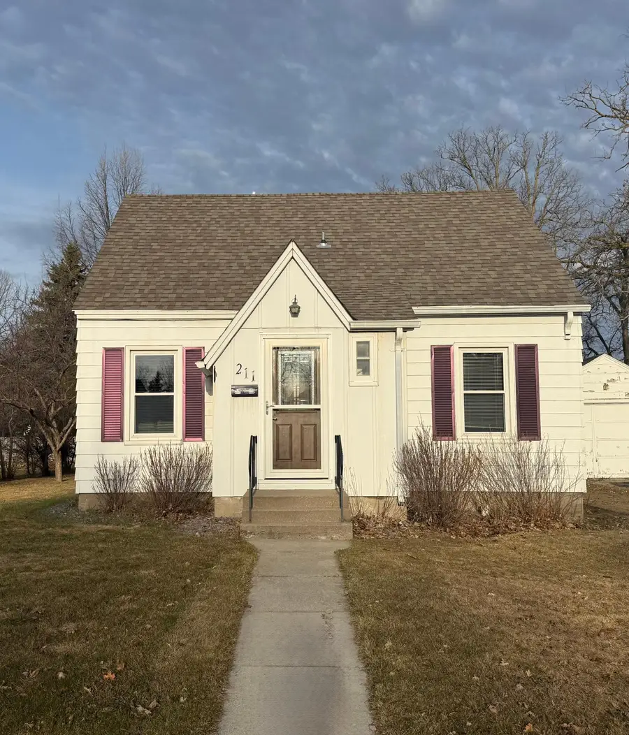 211 Crocker Avenue N, Thief River Falls, MN 56701 - #2