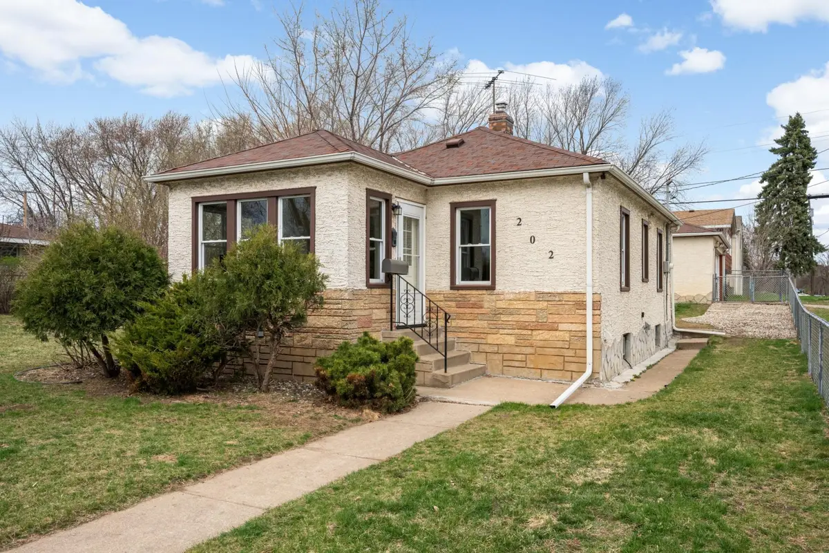 202 Park Street W, South Saint Paul, MN 55075 - #1
