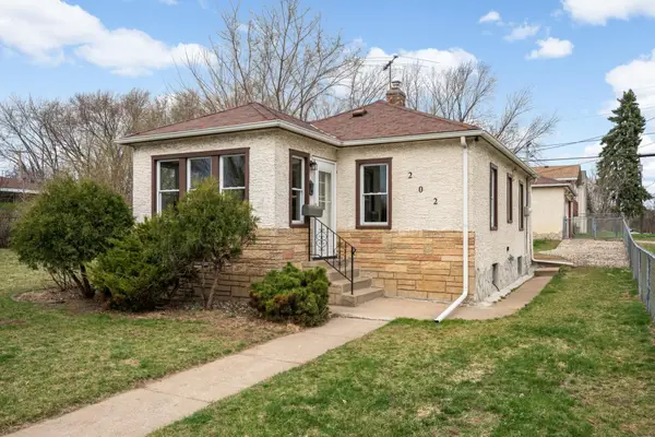 202 Park Street W, South Saint Paul, MN 55075