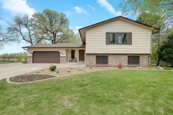 2890 Zanzibar Lane N, Plymouth, MN 55447