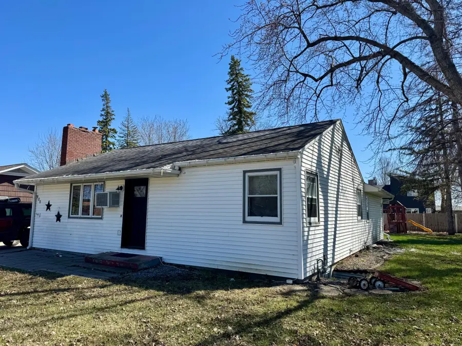 905 W Chestnut Avenue, Olivia, MN 56277 - #2