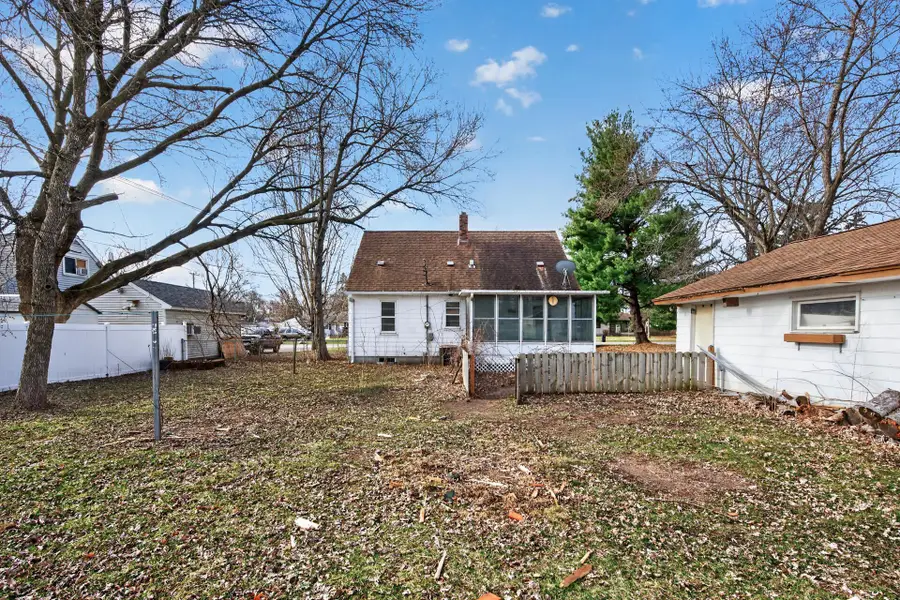 121 Roselawn Avenue E, Maplewood, MN 55117 - #2