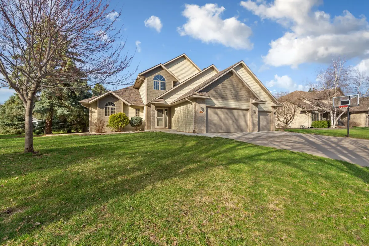 1526 Castle Drive, North Mankato, MN 56003 - #1