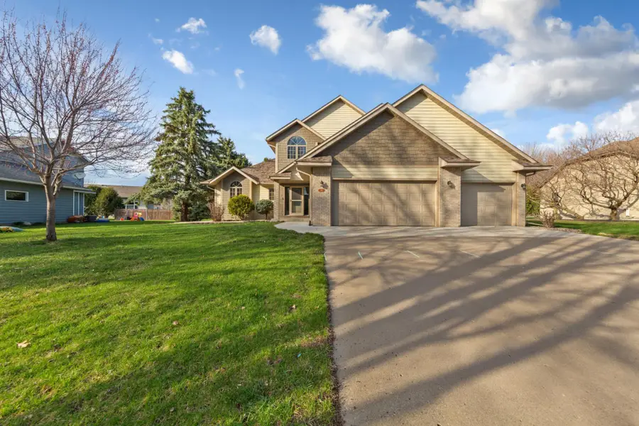 1526 Castle Drive, North Mankato, MN 56003 - #3