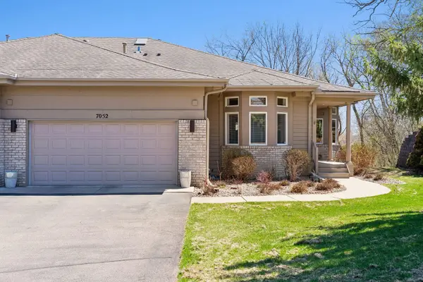 7052 Crowne Oak Road, Eden Prairie, MN 55344
