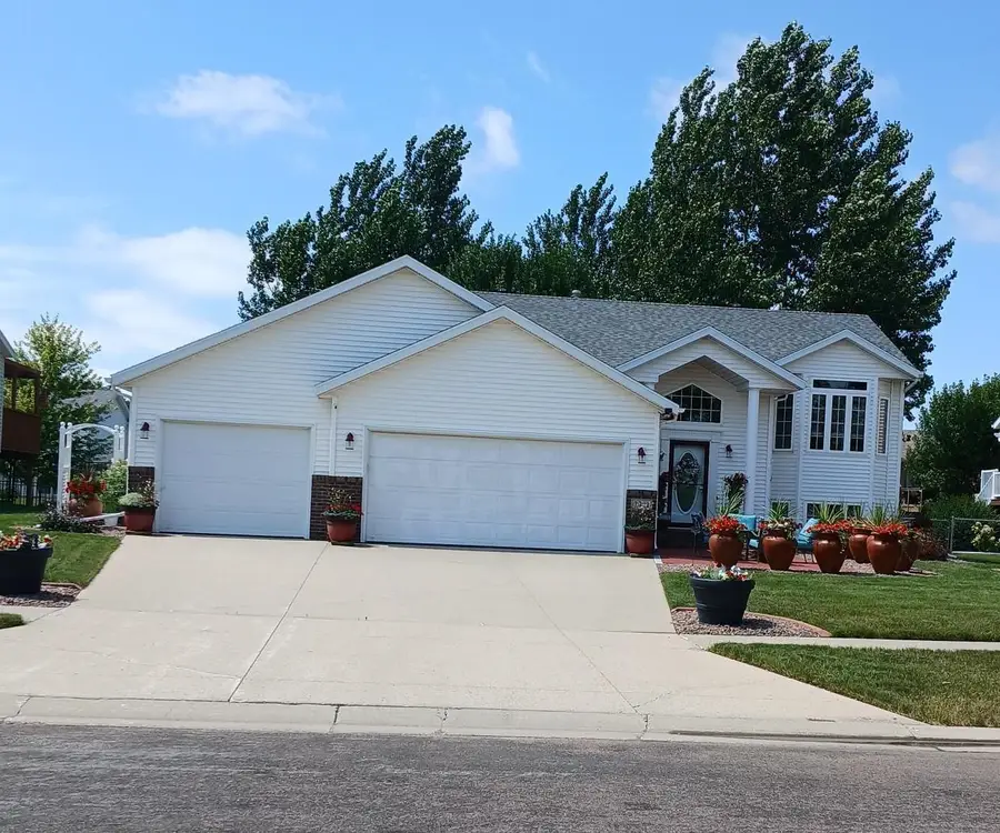 3321 Washington Street S, Fargo, ND 58104 - #3