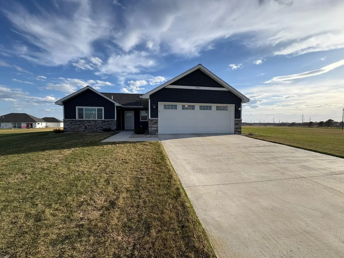 994 City Heights Dr, Willmar, MN 56201 - #1
