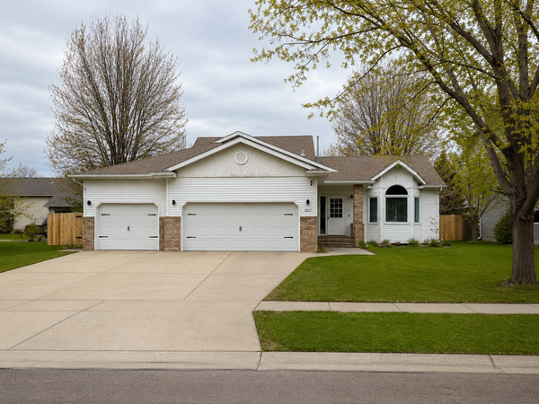 2817 38 1/2 Avenue S, Fargo, ND 58104