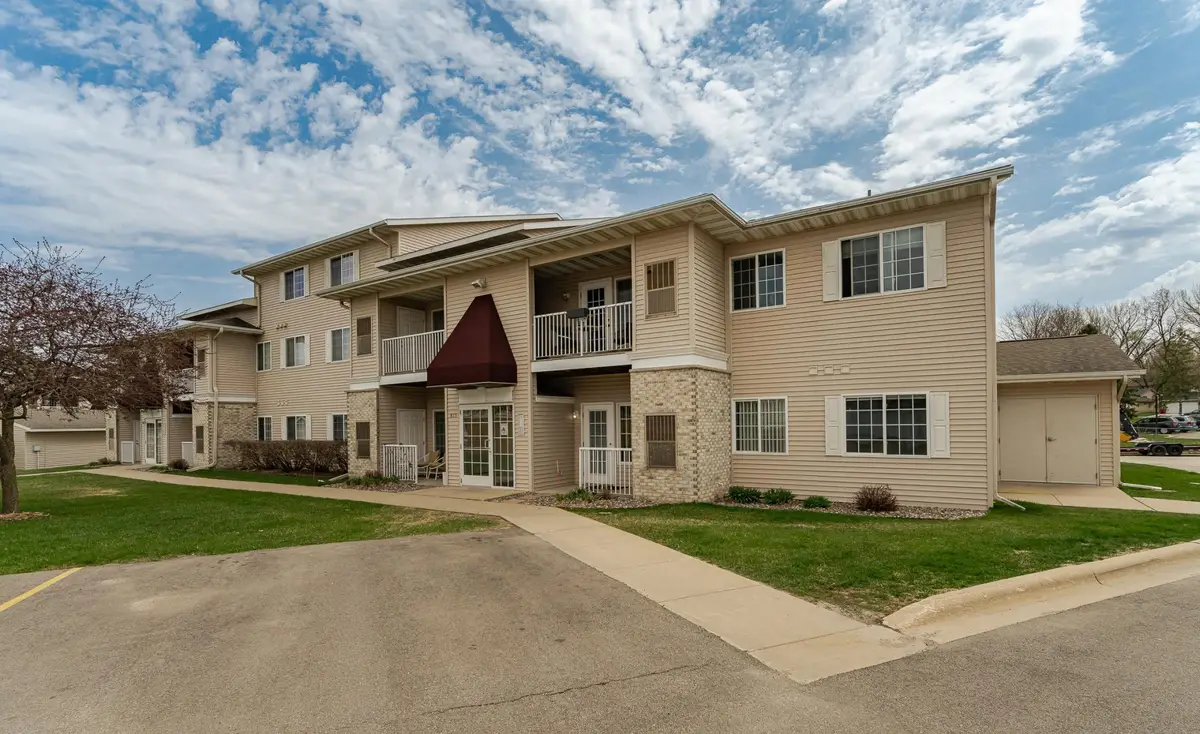 875 37th Avenue Nw #B, Rochester, MN 55901 - #1