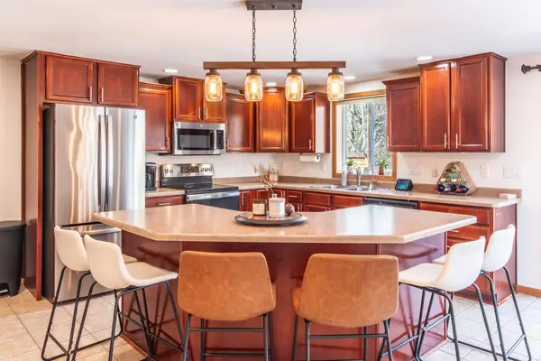 196 Hillcrest Avenue, Spicer, MN 56288