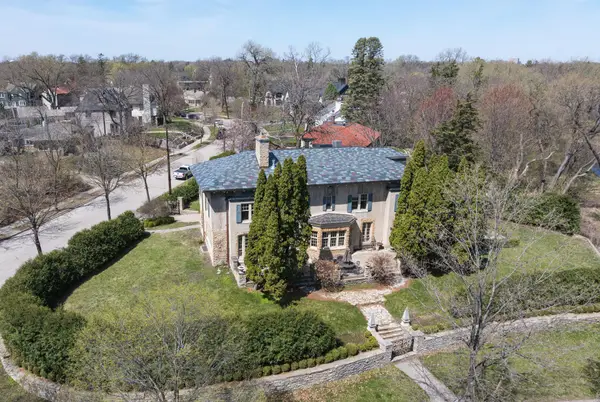 2728 Dean Parkway, Minneapolis, MN 55416