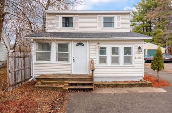 1255 County Road C E, Maplewood, MN 55109