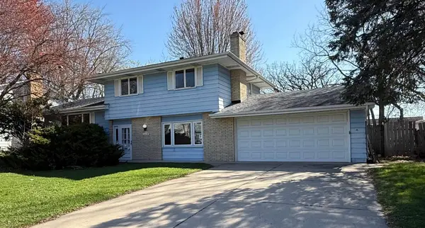 1417 Pinewood Drive, Woodbury, MN 55125