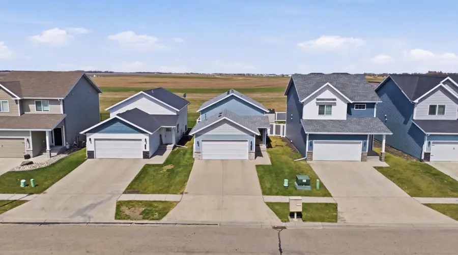 1150 Highland Lane W, West Fargo, ND 58078 - #2