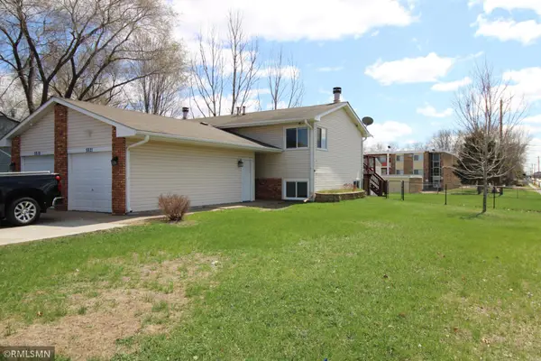 5821 84 1/2 Avenue N, Brooklyn Park, MN 55443