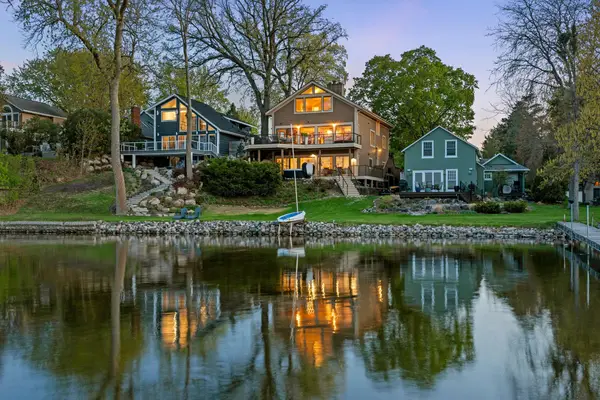 178 Peninsula Road, Medicine Lake, MN 55441