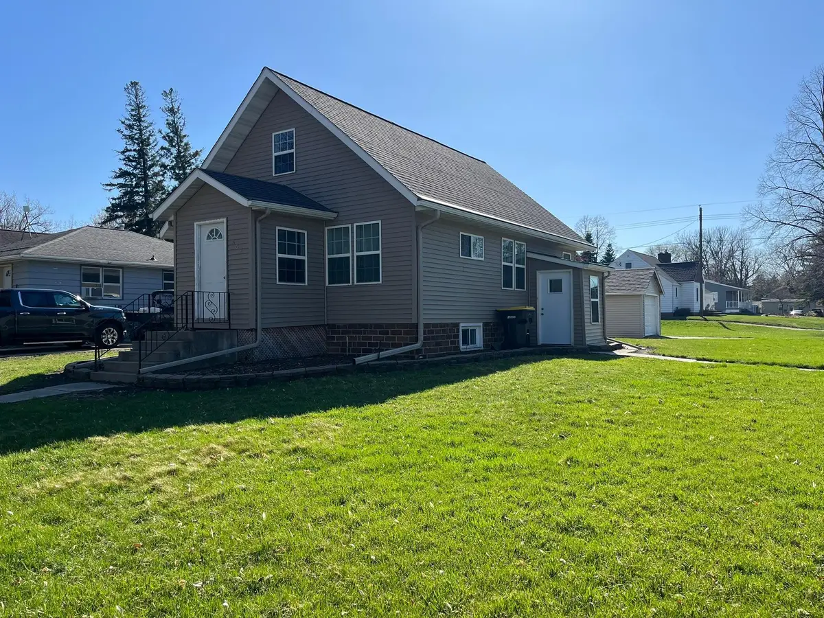 402 2nd Street Sw, Renville, MN 56284 - #1